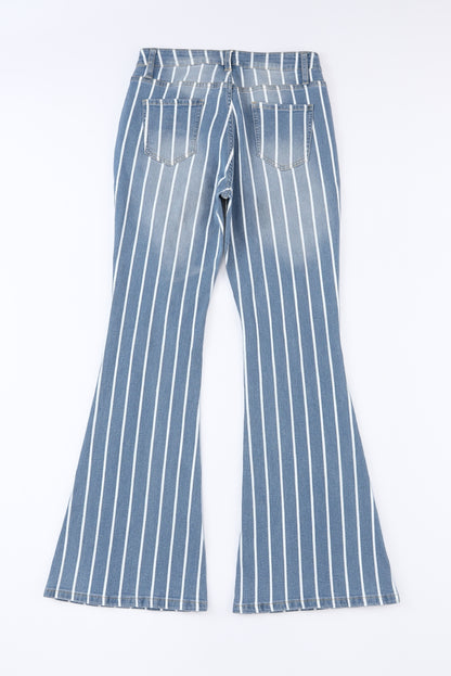 Hemelsblauwe verticaal gestreepte gescheurde flare-jeans