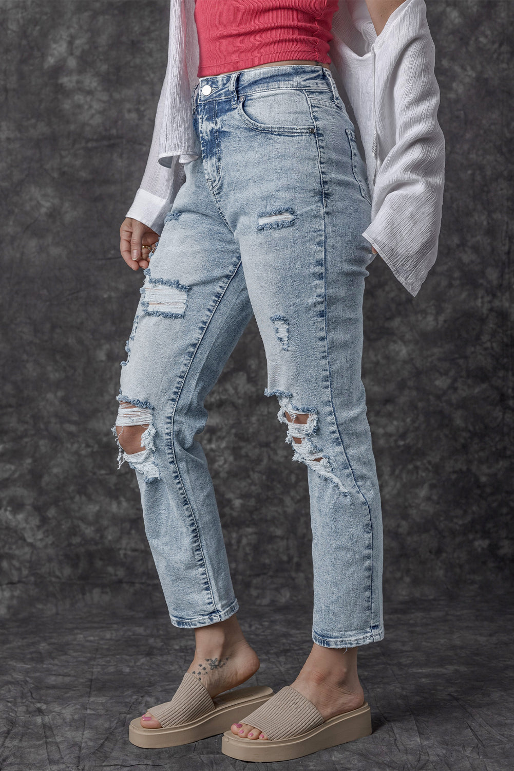 Hemelsblauwe, lichte wassing, gerafelde slim-fit jeans met hoge taille