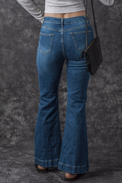 Blauwe zakflare-jeans met hoge taille en stiksels