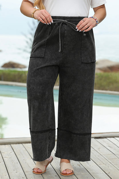 Zwart plus cropped broek met zichtbare naden en wijde pijpen met minerale wassing