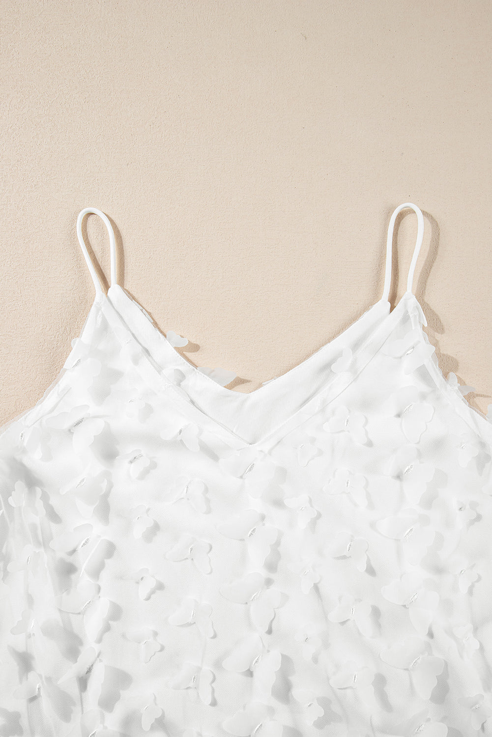 Witte tanktop met mesh-overlay met vlinderappliqué