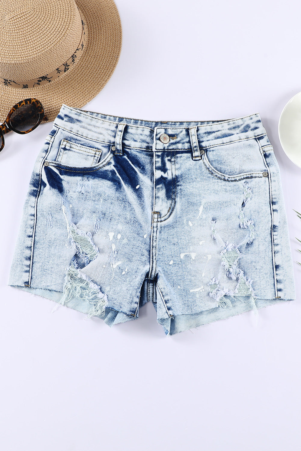 Hemelsblauwe noodlijdende gebleekte denim shorts