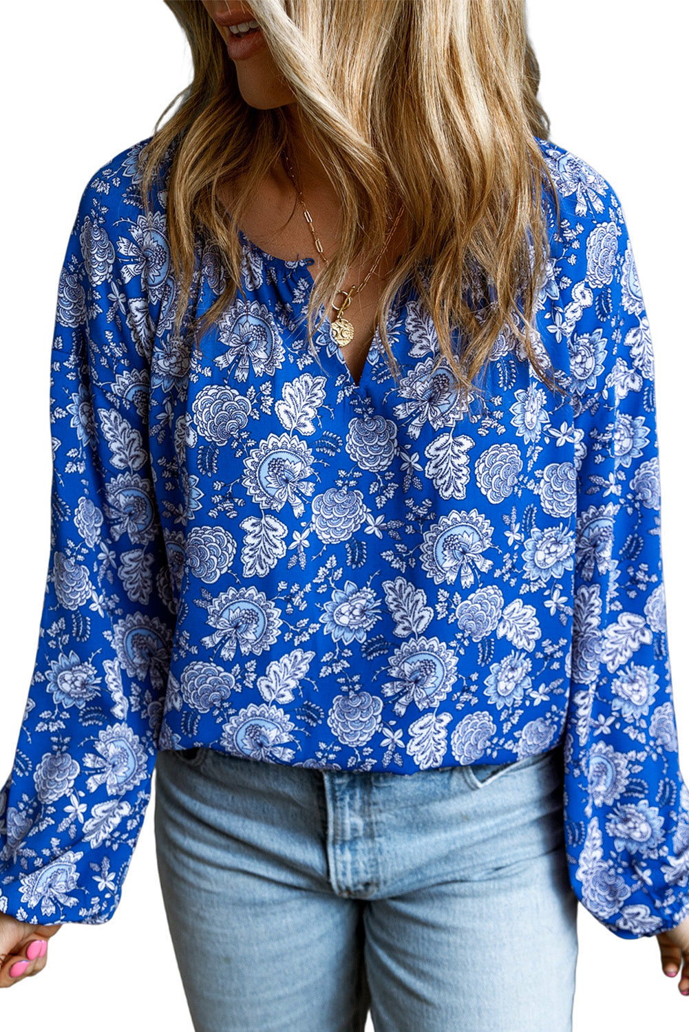 Blauwe blouse met ingekerfde V-hals en lange mouwen met bloemen