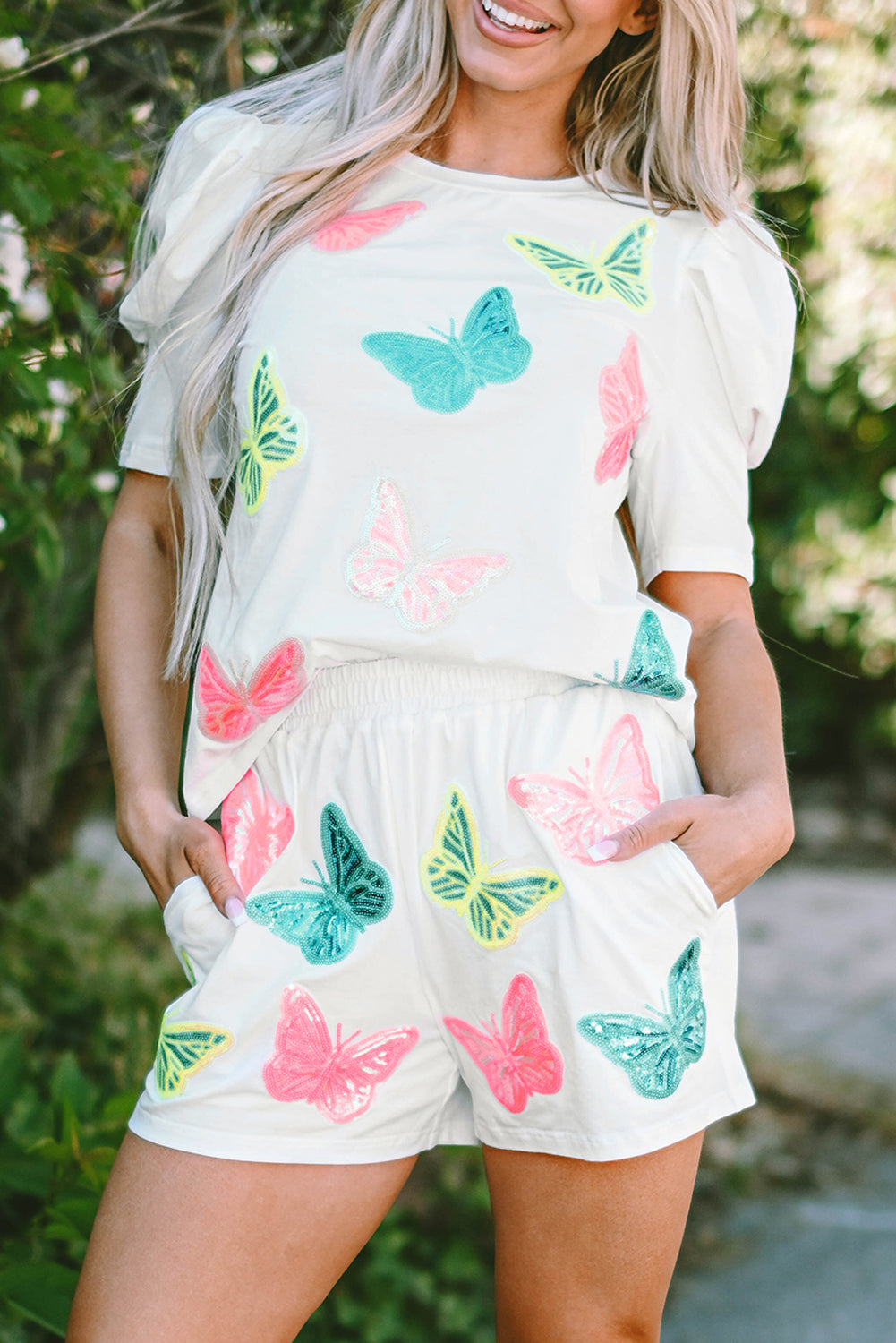 Witte kleurrijke top-shortset met pailletten en vlindermouwen