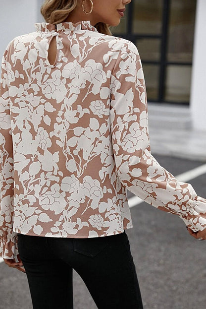 Licht Frans beige bloemenprint blouse met ruches aan de halslijn en volantmouwen