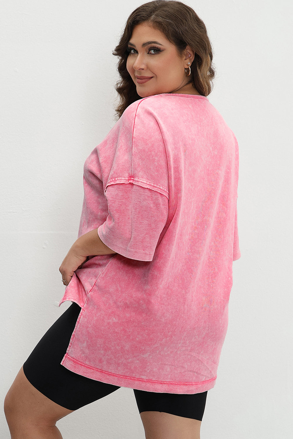 Aardbeiroze patchwork plus T-shirt met minerale wassing en drop-mouwen