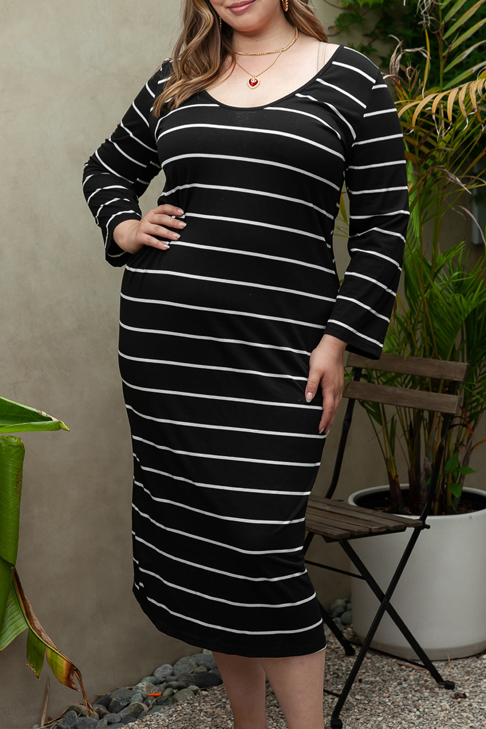 Zwarte plus-size gestreepte losse lange shift-jurk