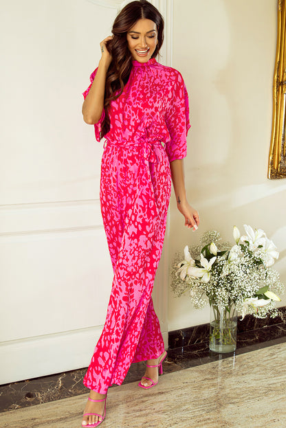 Roze luipaard jumpsuit met wijde pijpen, losse mouwen en riem