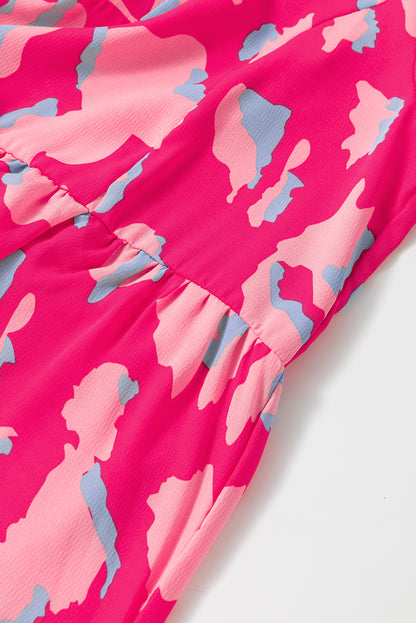 Roze gelaagde losse jurk met pofmouwen en korte mouwen met abstracte print