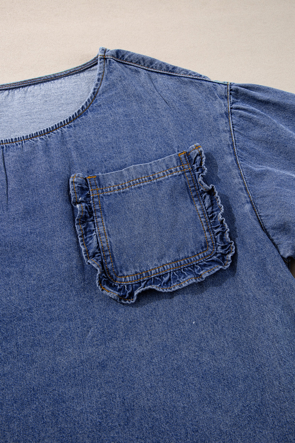 Hemelsblauwe 3/4-mouw gerimpelde denim blouse met opgestikte zakken