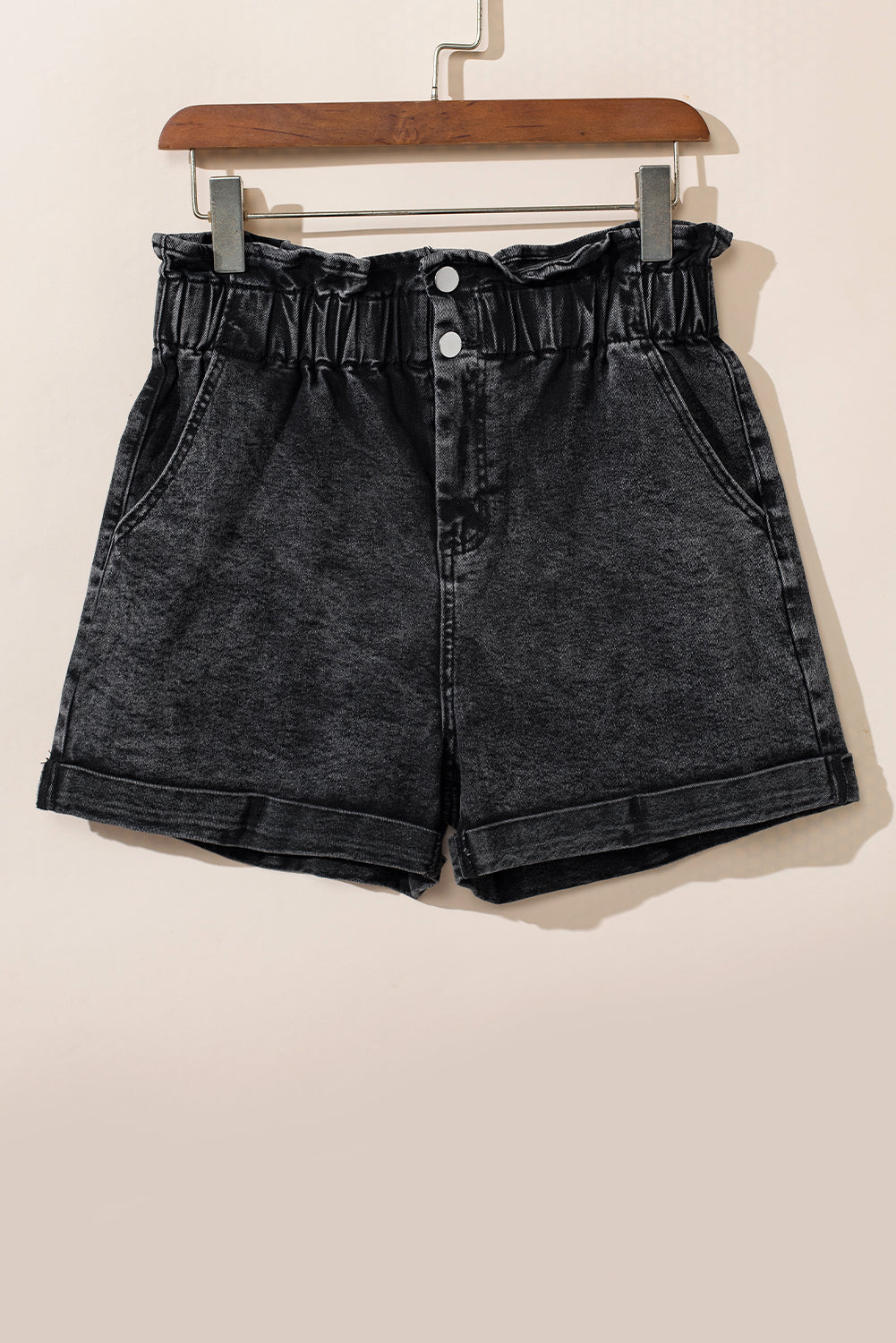 Zwarte vintage gewassen denim shorts met hoge taille en ruches