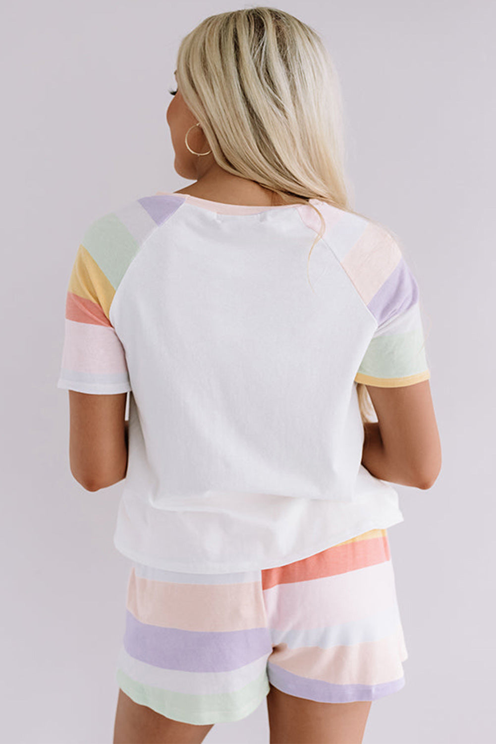 Witte regenboog gestreepte t -shirt en shorts set