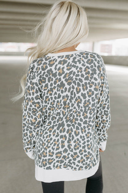 Wit bedrukte top met luipaardprint en effen afwerking