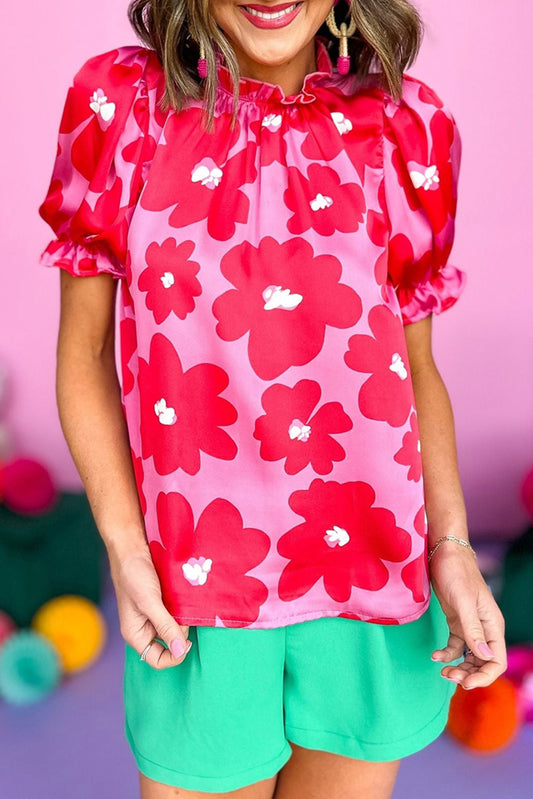 Blouse met roze bloemen en pofmouwen met ruches aan de halslijn