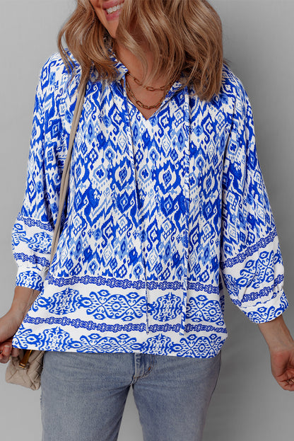 Blauwe boho bedrukte 3/4 mouw vastgebonden nekblouse