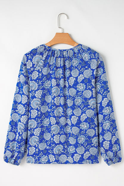 Blauwe blouse met ingekerfde V-hals en lange mouwen met bloemen