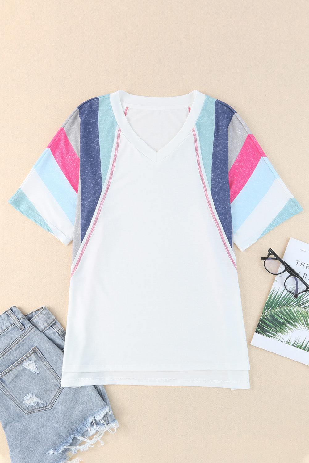 T-shirt met witte strepen en patchwork met V-hals