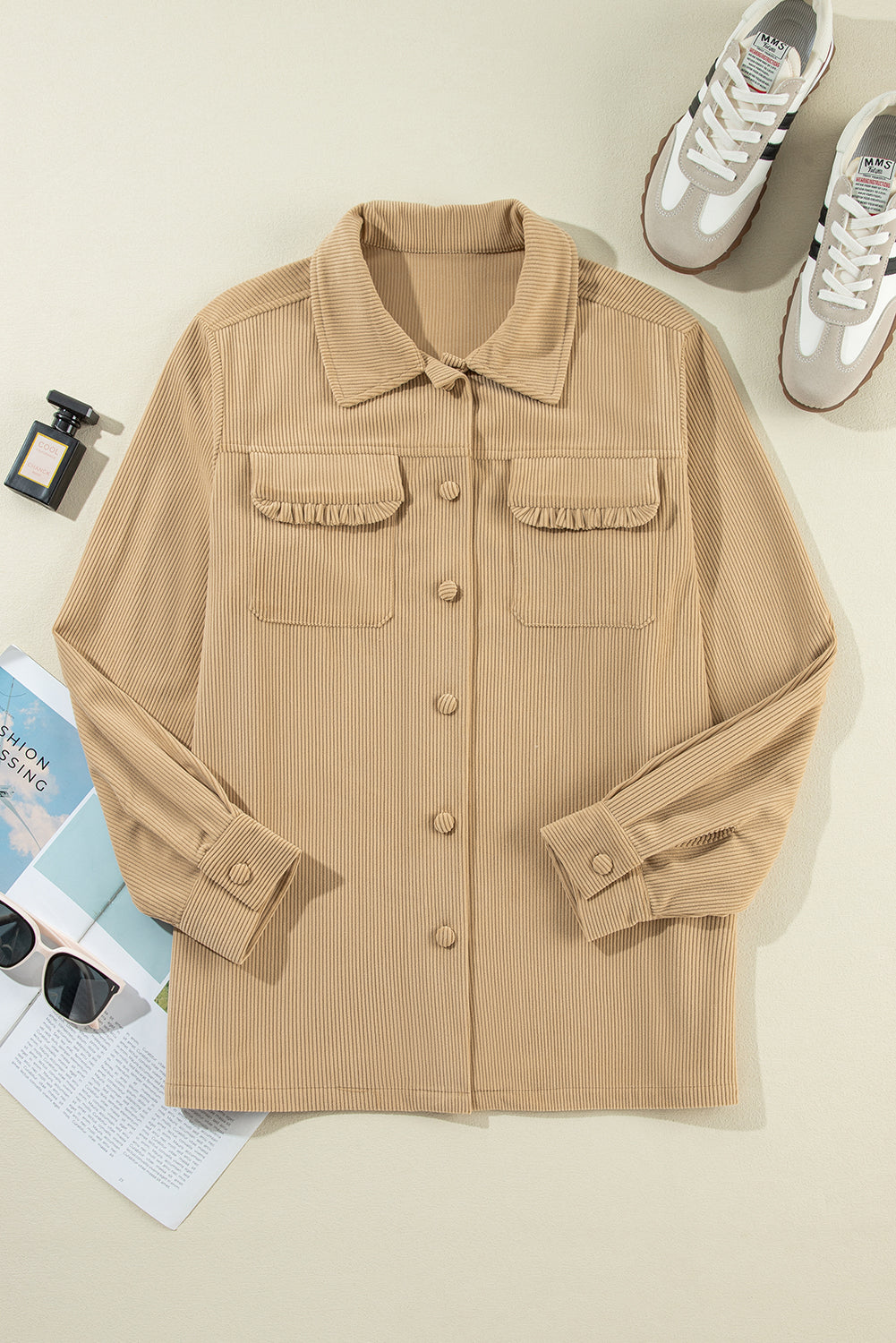 Licht Frans beige effen corduroy shacket met klepzak en knoopsluiting