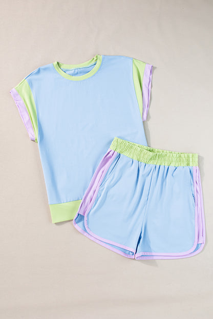 Blauwe T-shirt-shortset met contrasterende rand en kapmouw