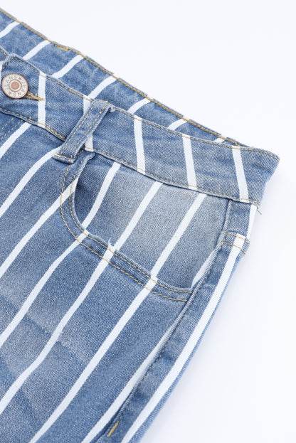 Hemelsblauwe verticaal gestreepte gescheurde flare-jeans