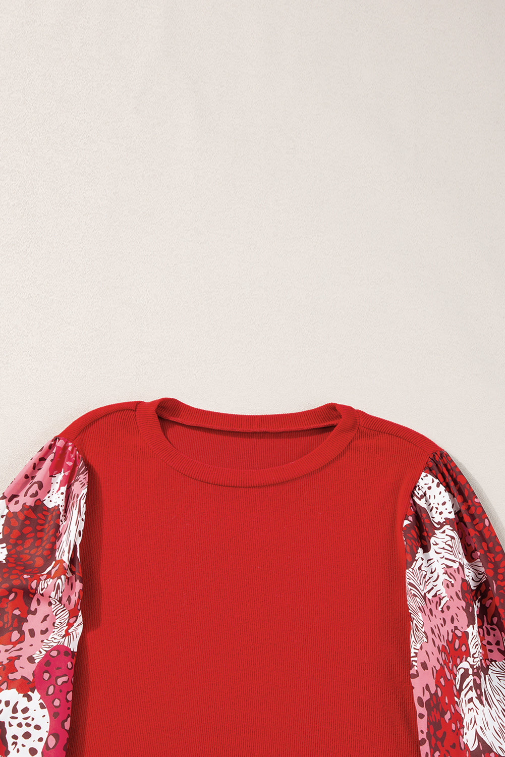 Vurig rood contrasterende gemengde dierenprint patchwork top met lantaarnmouwen