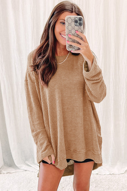 Kaki wafelgebreide oversized top met hoge splitten