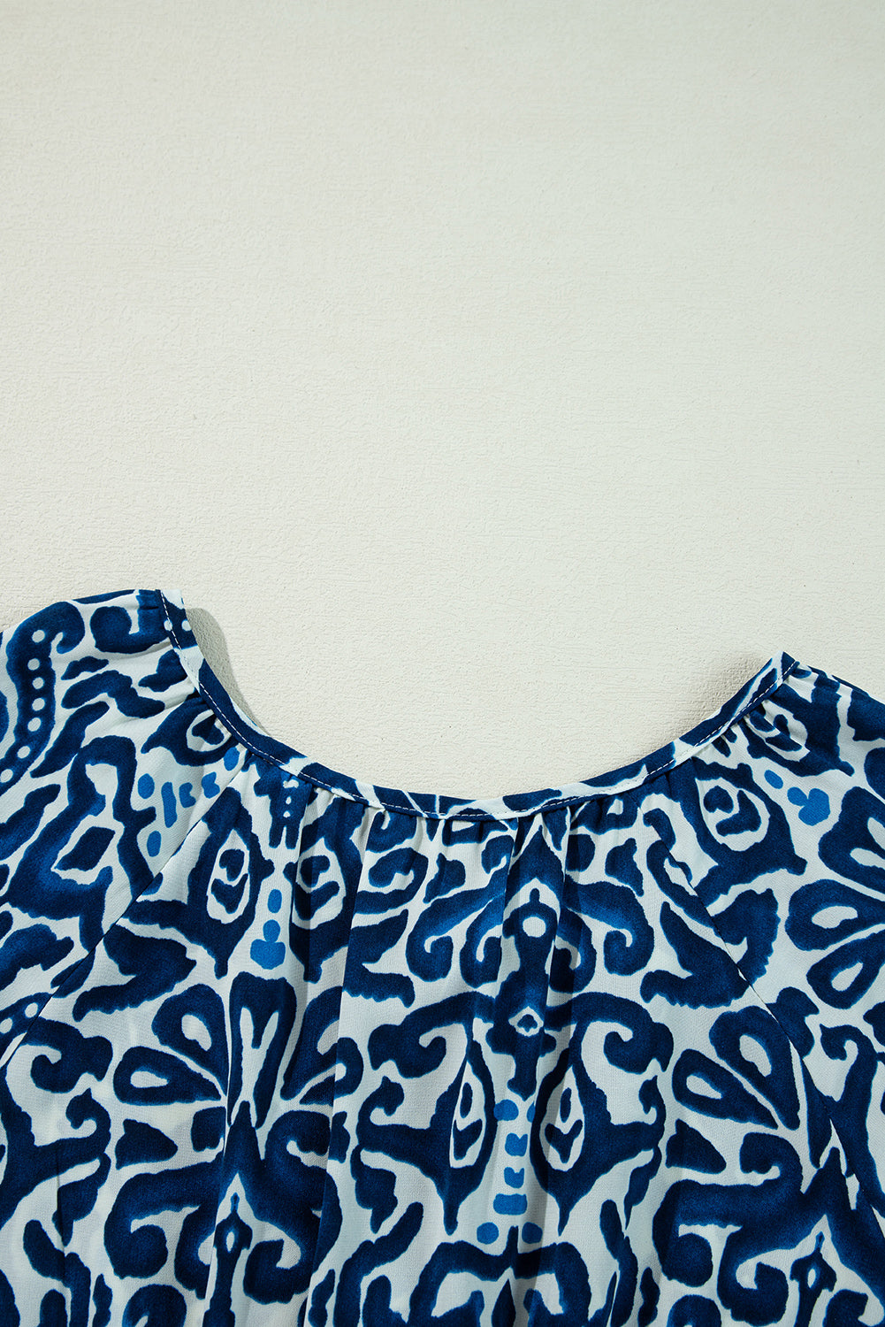 Blauwe vintage print veter V-hals lange mouw mini-jurk