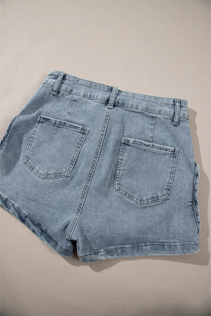 Schemerblauwe jeansshort met studs in zure wassing