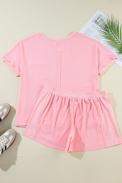 Roze grote maat geribbelde T-shirt en shorts met zichtbare naden