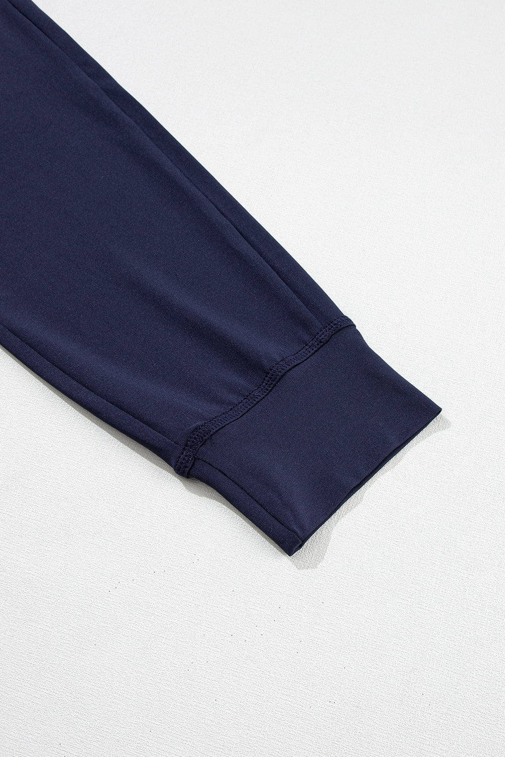 Marineblauwe joggingbroek met trekkoord in de taille en zakken