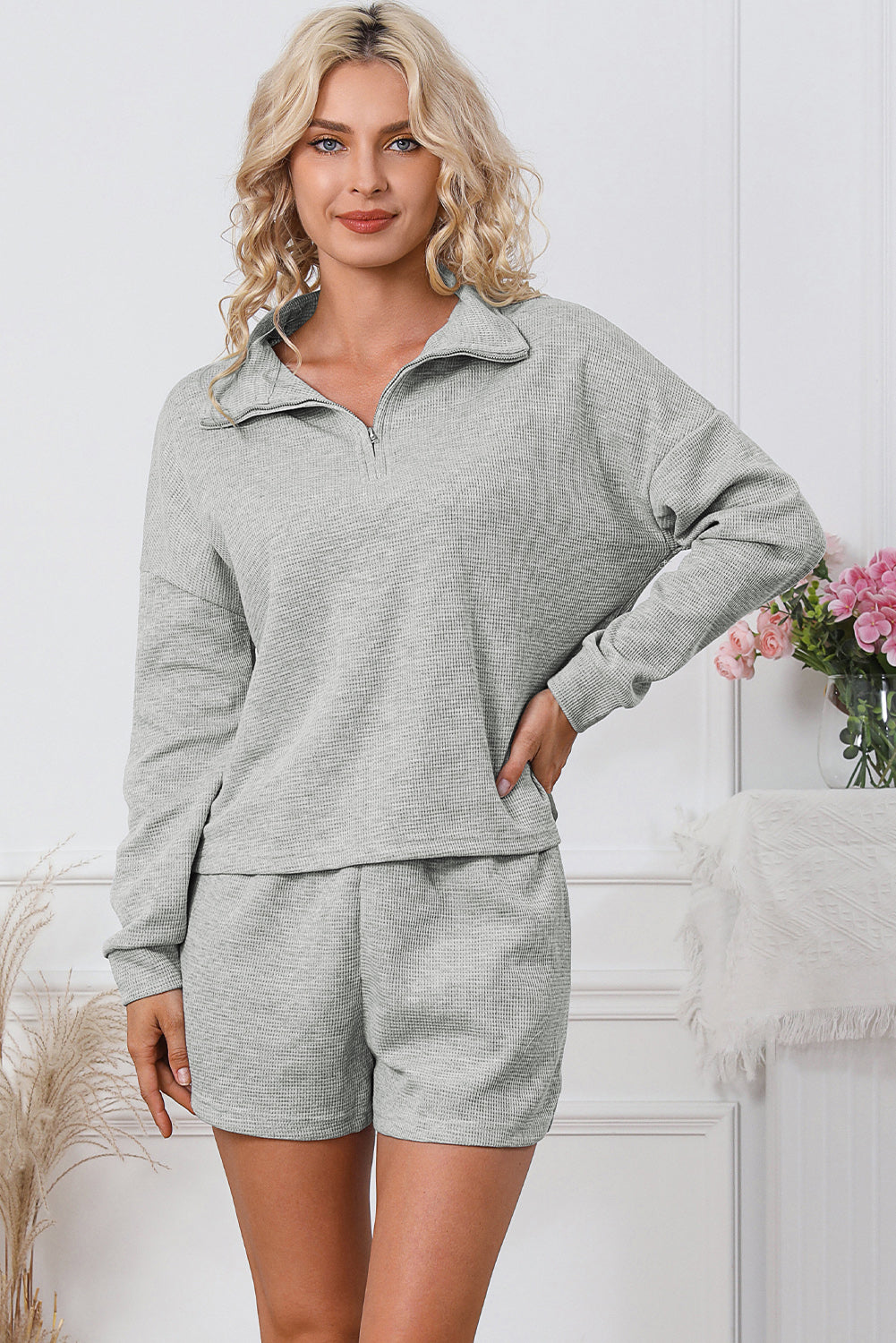 Set van grijs geribbeld sweatshirt met rits en short met hoge taille