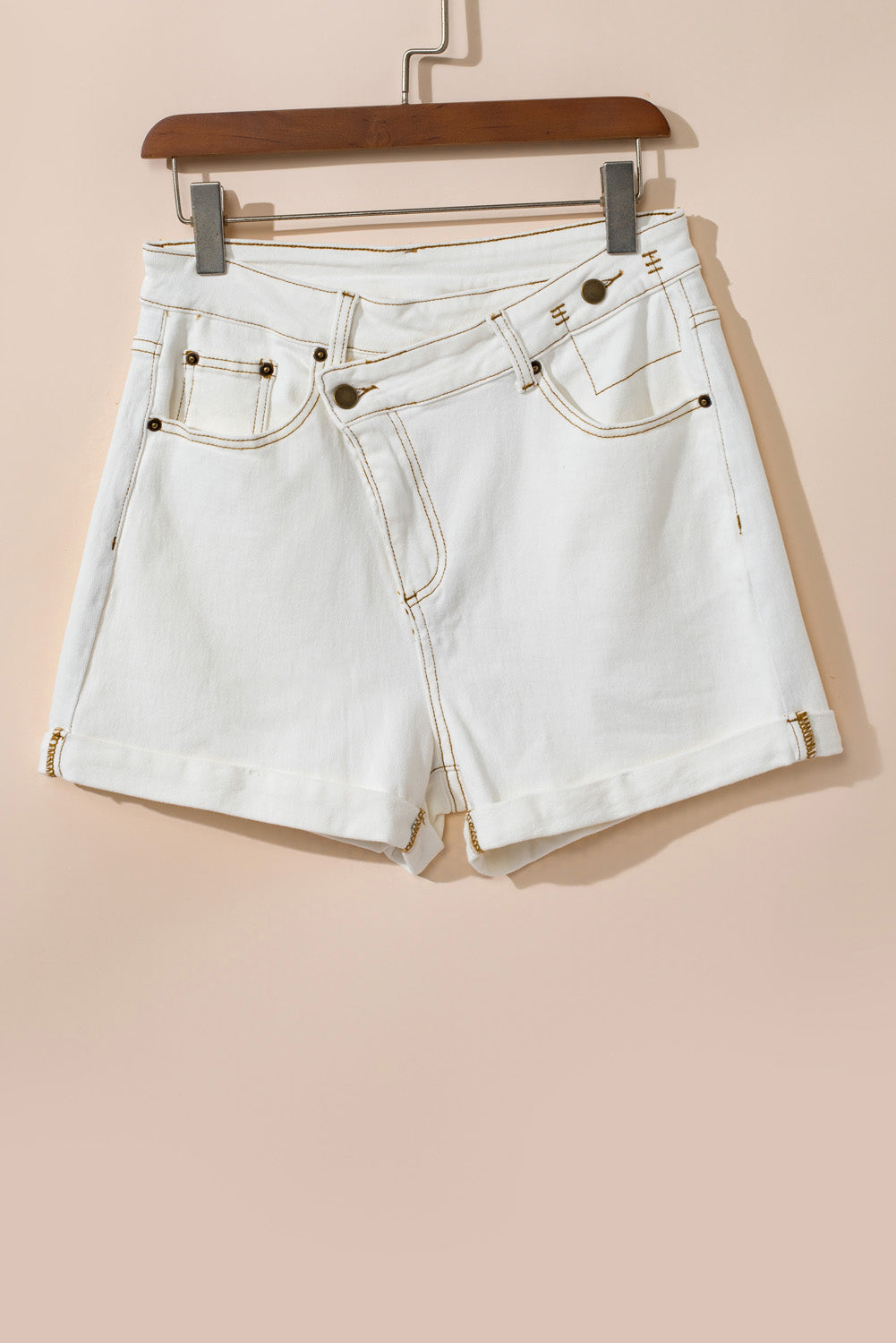 Witte asymmetrische taille ontwerp stijlvolle denim shorts