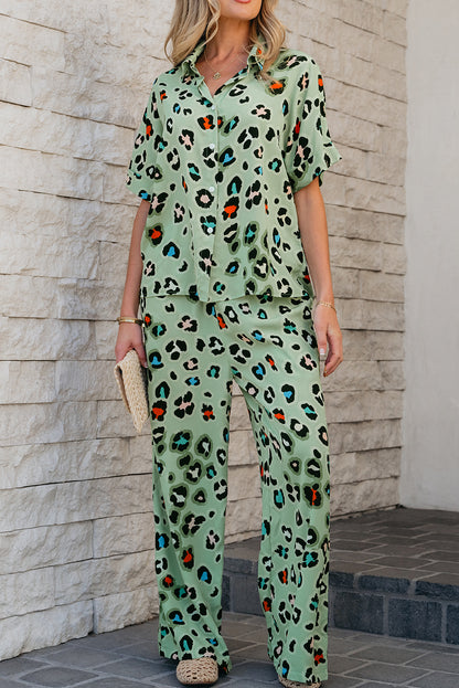 Groene luipaardprint shirt met korte mouwen en brede pootbroek set