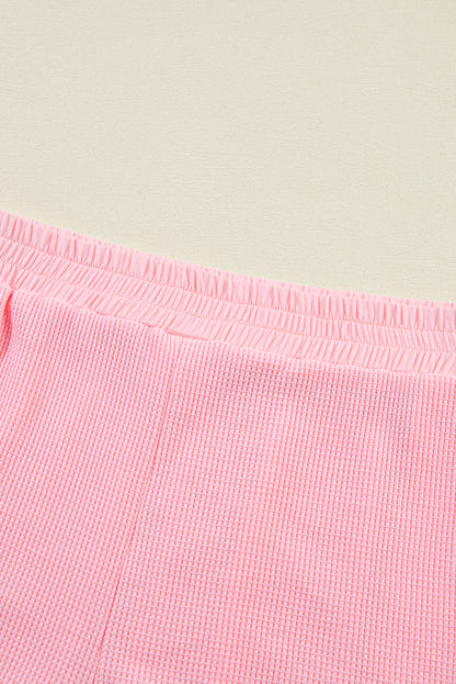 Roze grote maat geribbelde T-shirt en shorts met zichtbare naden