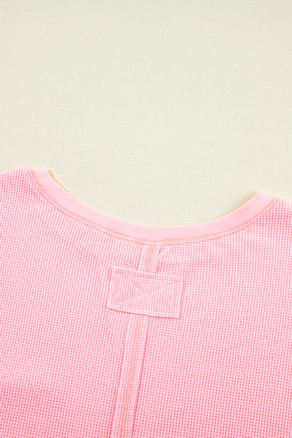 Roze grote maat geribbelde T-shirt en shorts met zichtbare naden