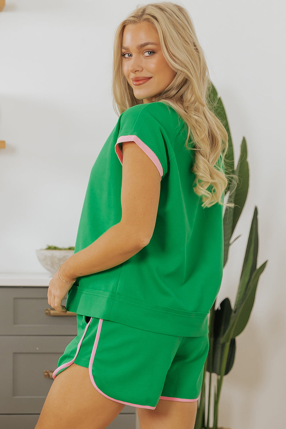 Bright Green Two Tone Contrast Textured Crewneck Tee en shorts set