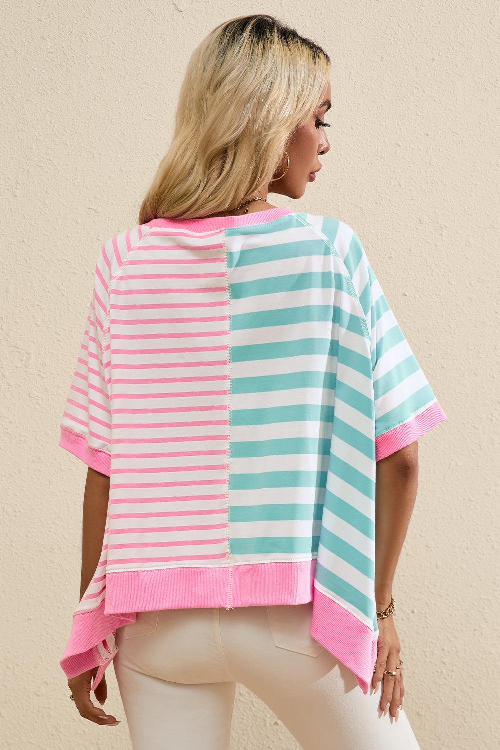 Oversized T-shirt met roze strepen en contrasterende patchwork