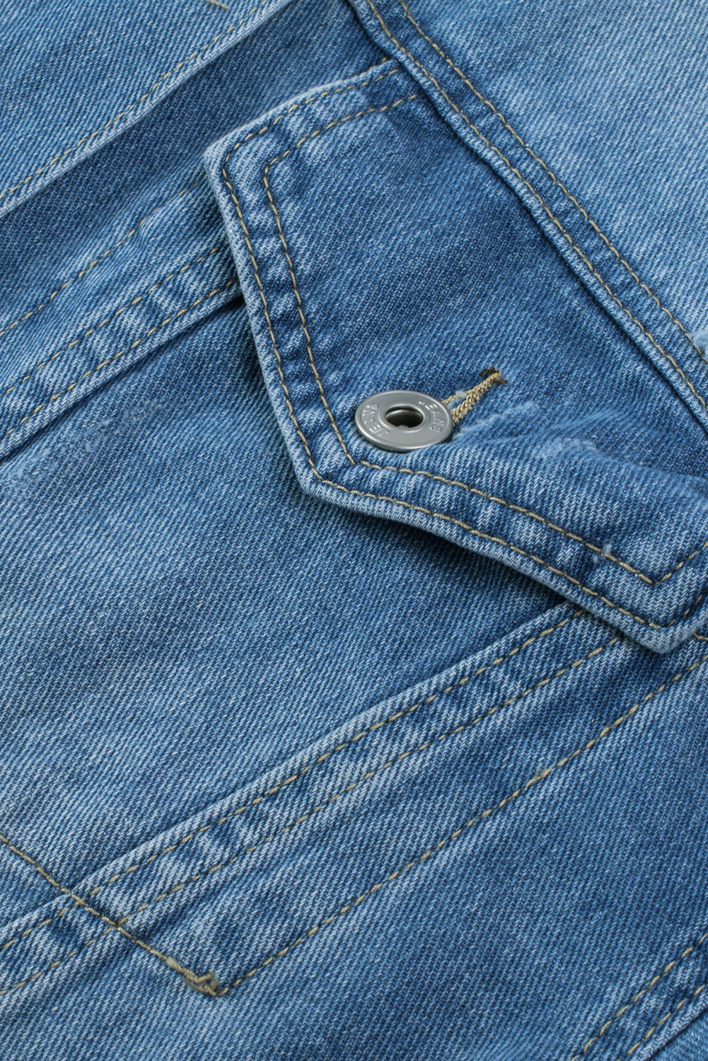 Hemelsblauw denim jack met contrasterende capuchon en zakken