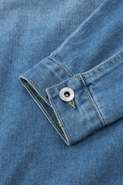 Hemelsblauw denim jack met contrasterende capuchon en zakken