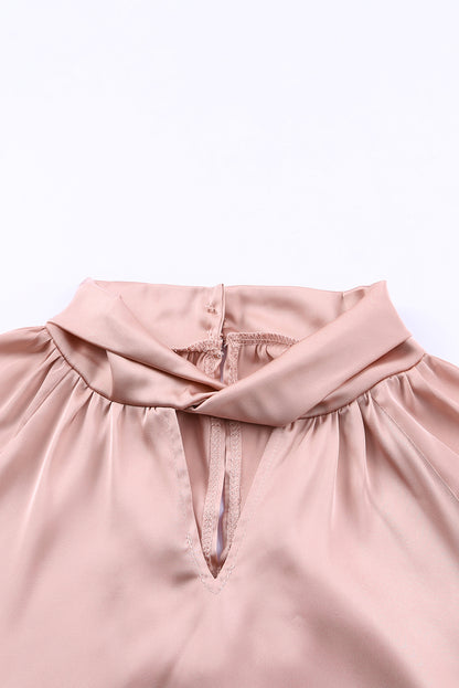 Roze satijnen blouse met hoge hals en pofmouwen