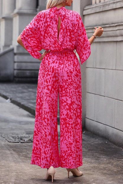 Roze luipaard jumpsuit met wijde pijpen, losse mouwen en riem