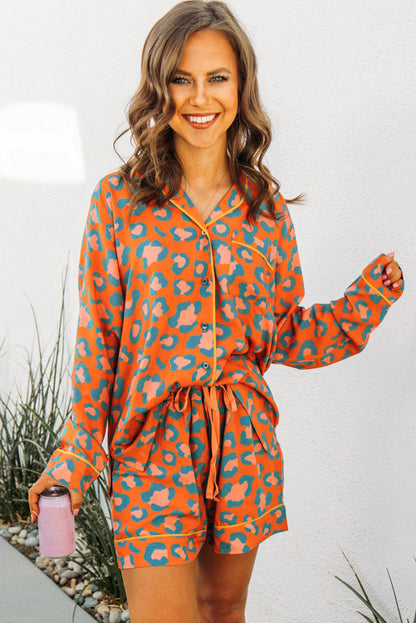 Oranje luipaardprint pyjamaset met lange mouwen en korte broek