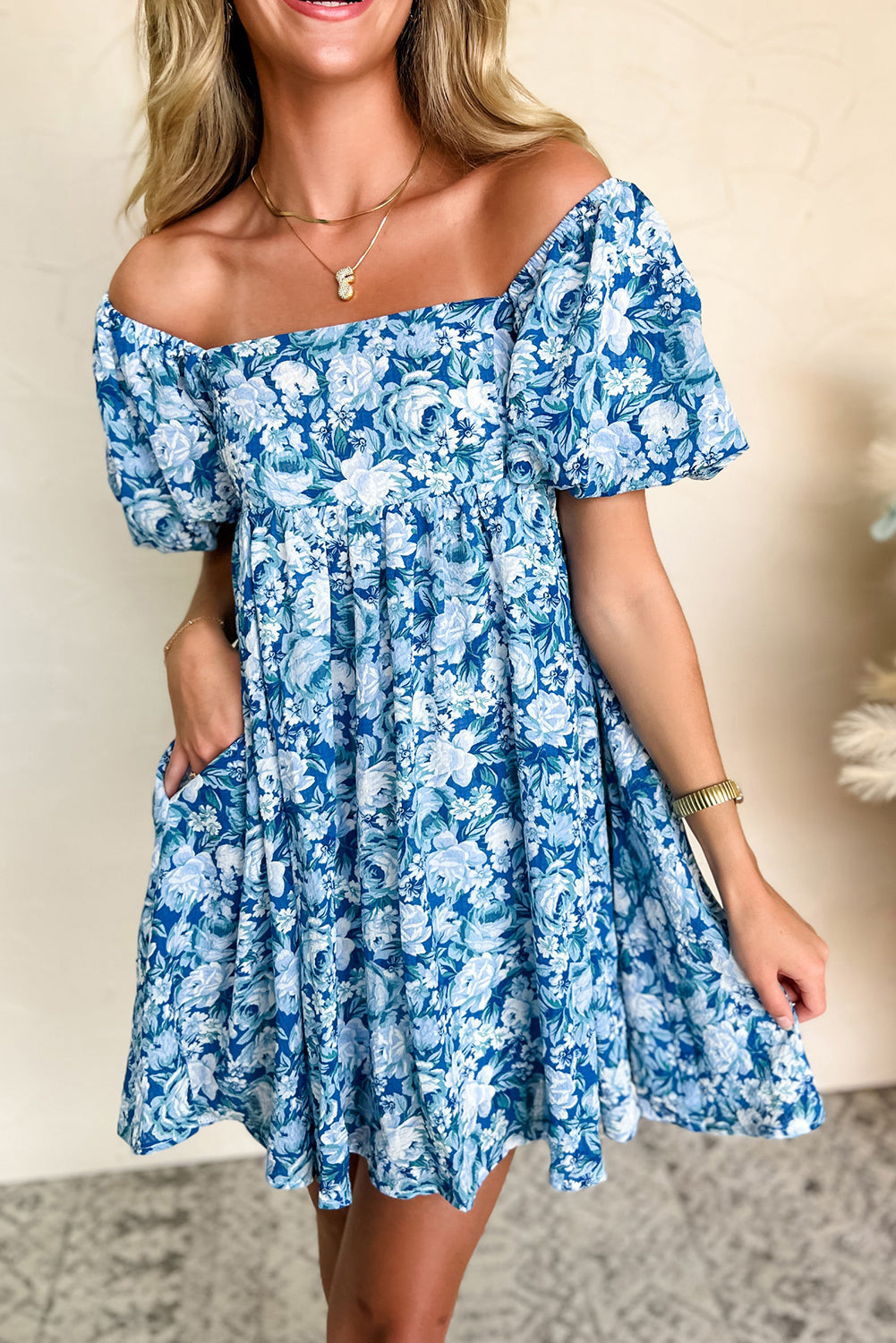 Blauwe bloemen puff mouw babydoll mini -jurk