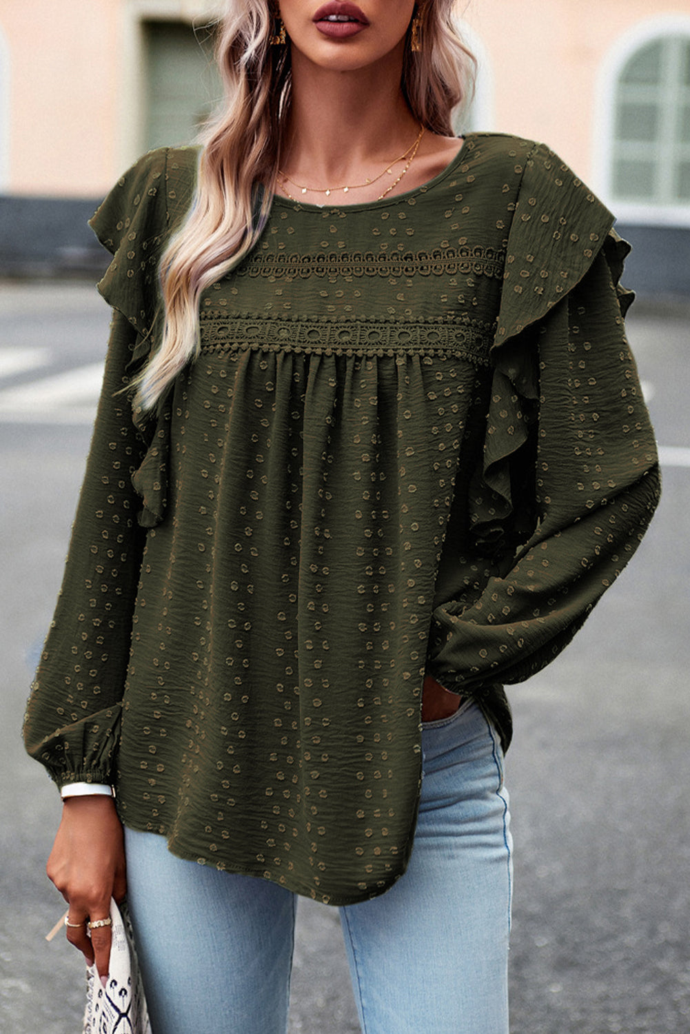 Zwartachtig groene kanten blouse met ruches aan de schouder en lange mouwen