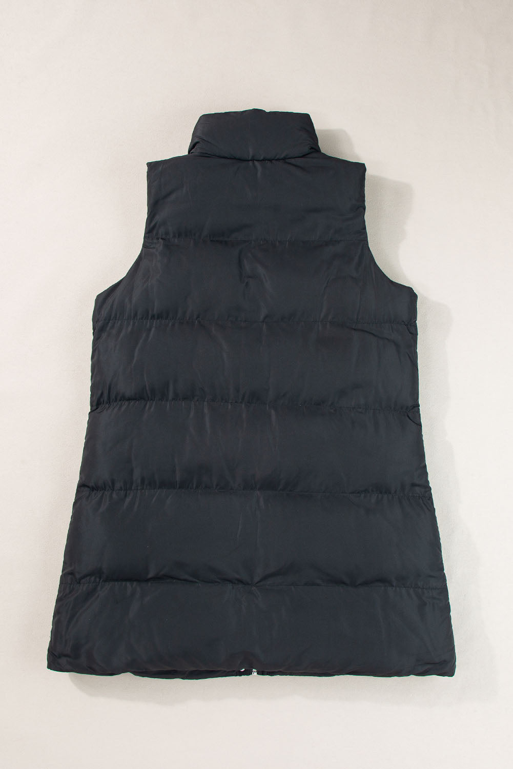 Zwarte winddichte longline Volledige zipper -puffervest met zakken