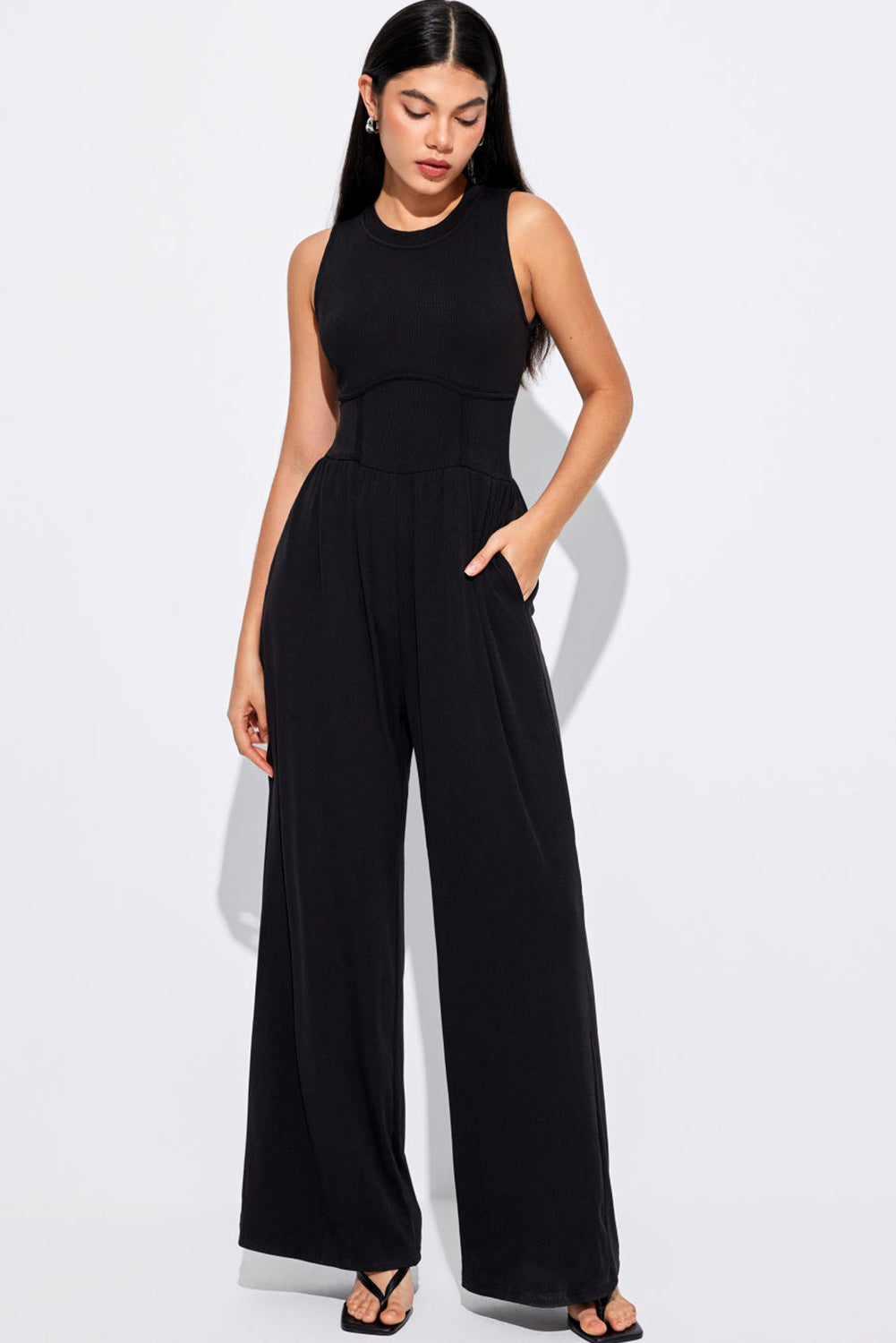 Zwarte mouwloze jumpsuit met wijde pijpen en geplooide taille