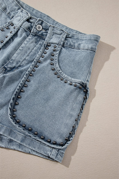 Schemerblauwe jeansshort met studs in zure wassing