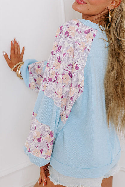 Beau blauwe getextureerde bloemen patchwork blouse met ballonmouwen