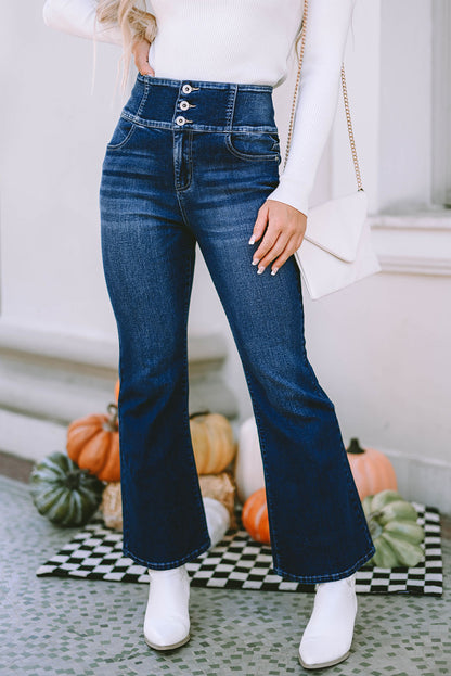 Blauwe knopen, elastische brede tailleband, flare jeans aan de achterkant