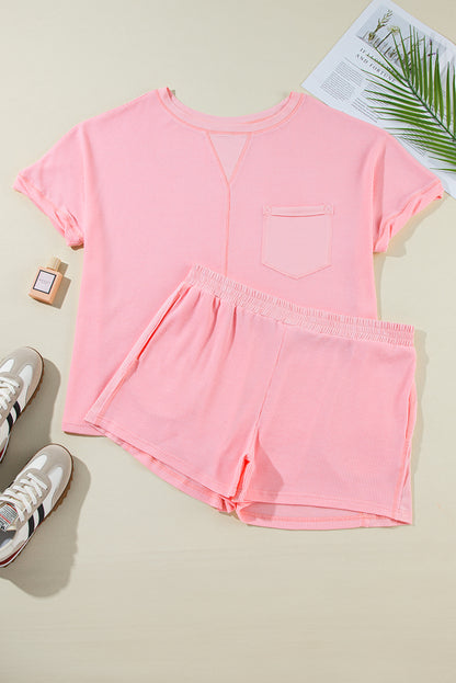 Roze grote maat geribbelde T-shirt en shorts met zichtbare naden